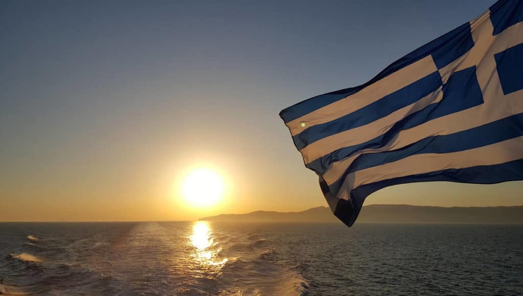 Ελληνίδα μουσουλμάνα: Δεν νιώθω τίποτα βλέποντας την τουρκική σημαία