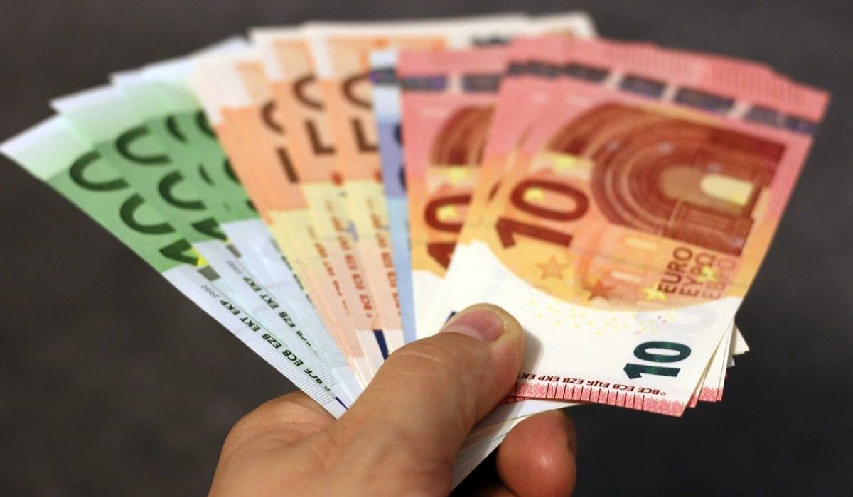 Ριζικό «λίφτινγκ» στα χαρτονομίσματα του ευρώ με ελληνική υπογραφή