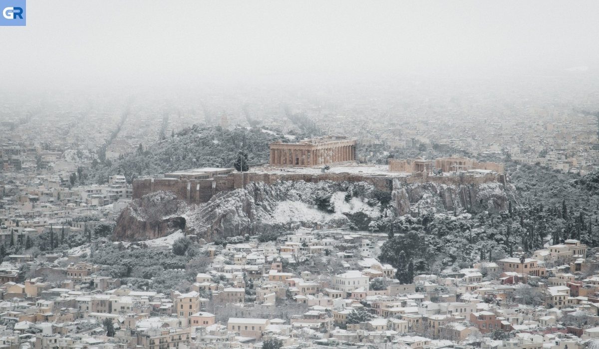 Ελλάδα: Με το πέρας της παρέλασης χιόνισε στην Αθήνα!