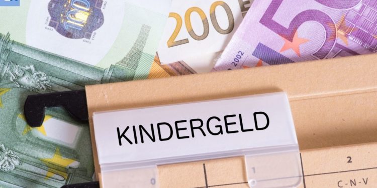 100 ευρώ ανά παιδί: Αυτές οι οικογένειες δικαιούνται τα χρήματα