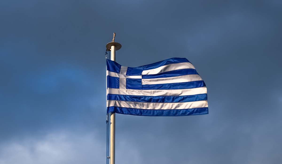 Έβρος: 30 ελληνικές σημαίες κυματίζουν στέλνοντας μήνυμα αποτροπής