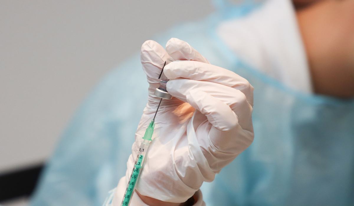 Γερμανία: Νέο ρεκόρ κρουσμάτων – Εξετάζεται ο υποχρεωτικός εμβολιασμός