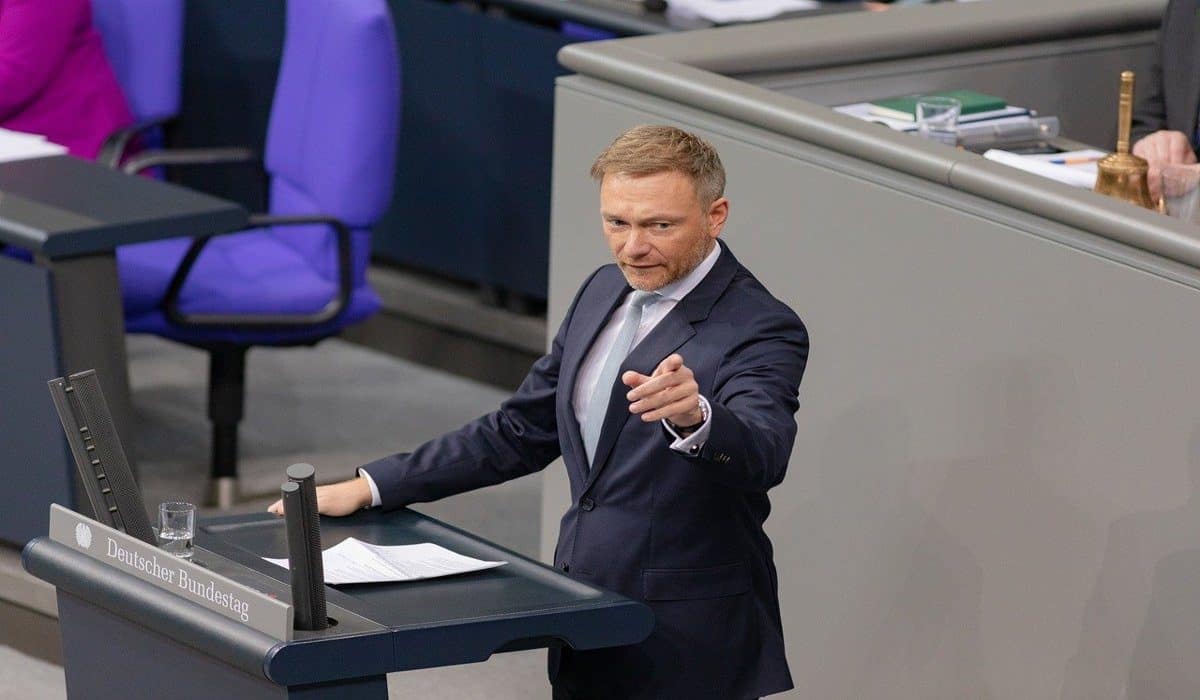 Lindner: Το FDP εγγυάται ότι η κυβέρνηση δεν θα στρίψει αριστερά