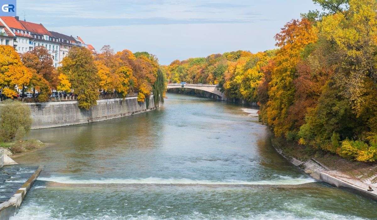 Υψηλή η στάθμη του ποταμού Isar: Το Μόναχο εκδίδει απαγορεύσεις