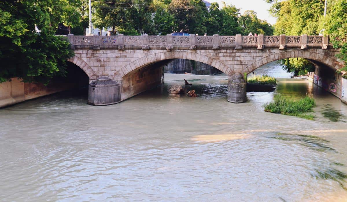 Κίνδυνος από πλημμύρες στον Isar: Το Μόναχο λαμβάνει μέτρα