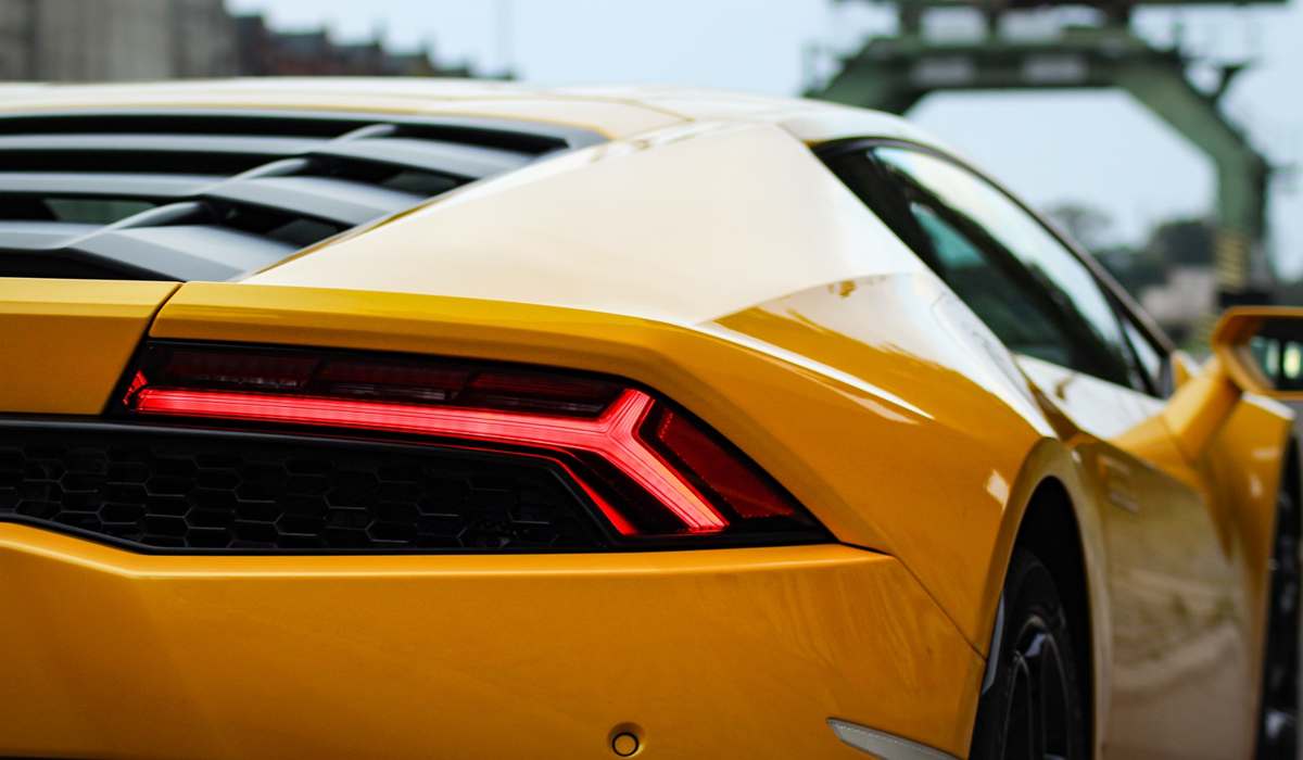 Γερμανία: Τουρίστας με Lamborghini σπέρνει τον πανικό στην Autobahn