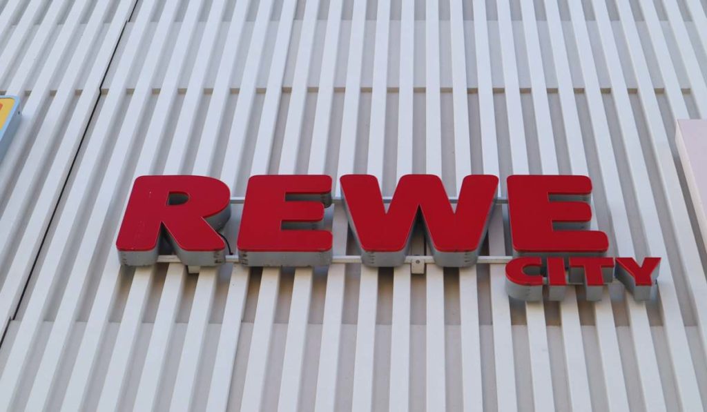 H Rewe επιθυμεί να αγοράσει και άλλα καταστήματα Real