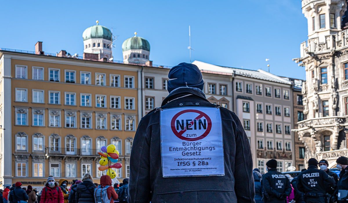 Μεγάλη διαδήλωση κατά των μέτρων στο Μόναχο – Αρκετές συλλήψεις