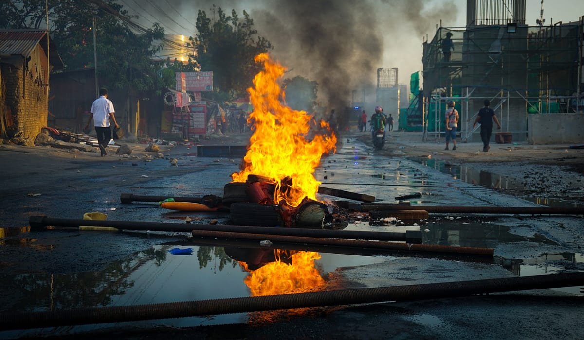 Πεδίο μάχης οι δρόμοι των Βρυξελλών: Συγκρούσεις και φωτιές (Vid)