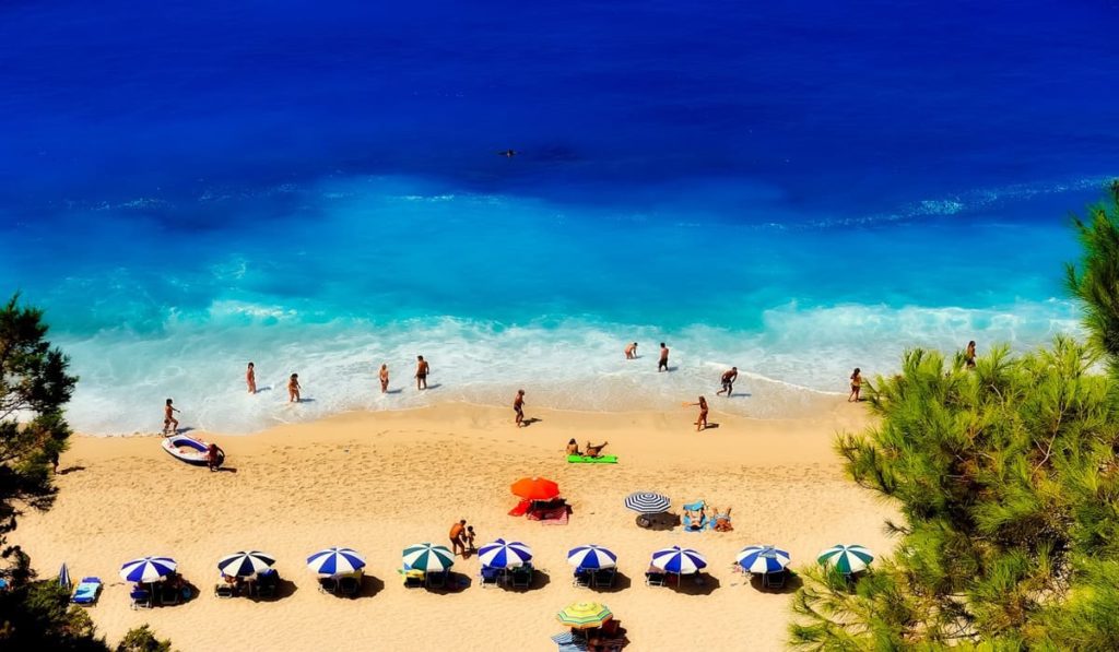 Μηνύματα για σεζόν - ρεκόρ στον ελληνικό τουρισμό το 2022