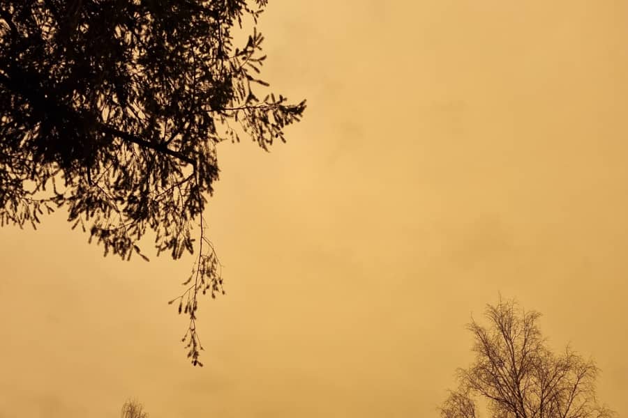 Κόκκινοι ουρανοί: Η σκόνη της Σαχάρας κάλυψε τη μισή Ευρώπη