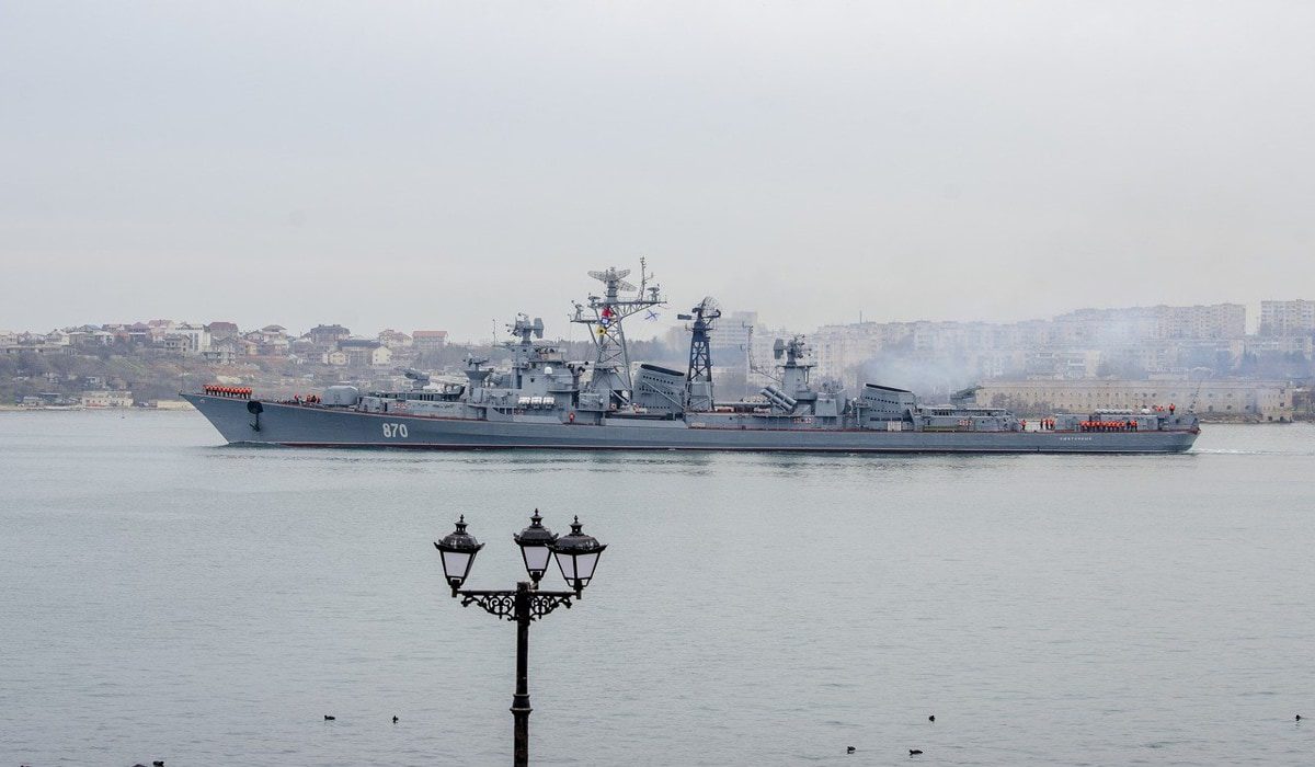 Στις φλόγες η ναυαρχίδα του ρωσικού στόλου της Μαύρης Θάλασσας
