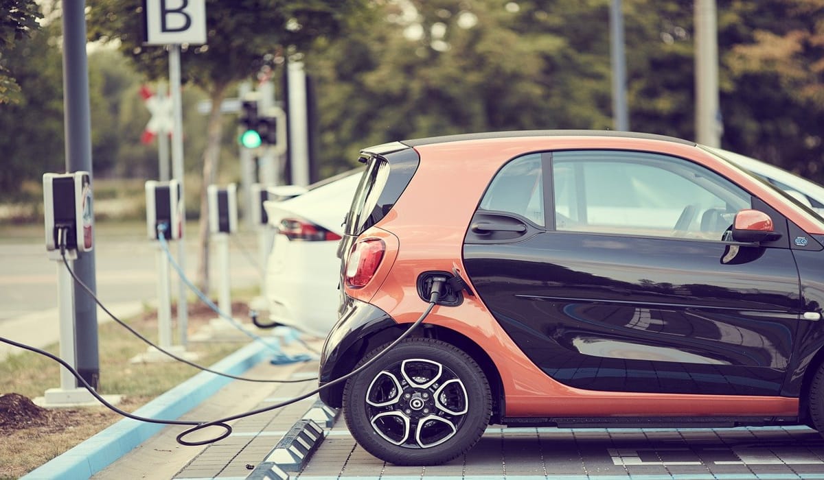 Η Γερμανία μειώνει τις επιδοτήσεις για αγορά ηλεκτρικών οχημάτων