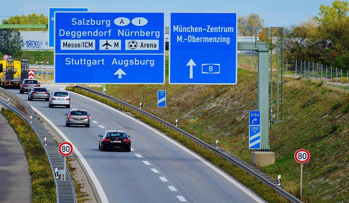 Προειδοποιήσεις της τροχαίας στη Γερμανία ενόψει της αργίας