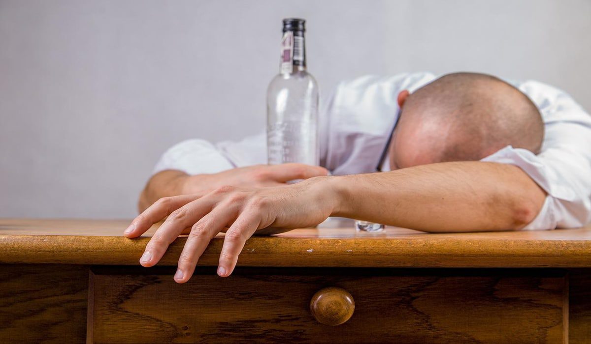 Περισσότερες απουσίες εργασίας λόγω κατανάλωσης αλκοόλ