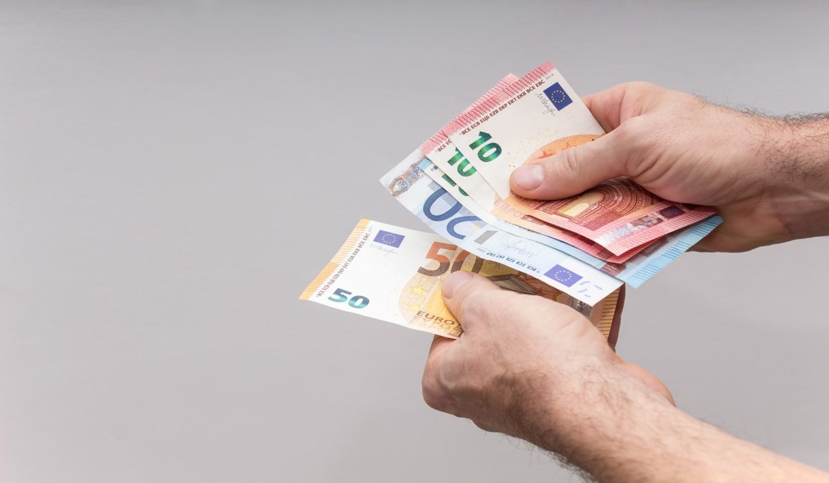 Μειώνεται η «αγάπη» για πληρωμή με μετρητά στη Γερμανία