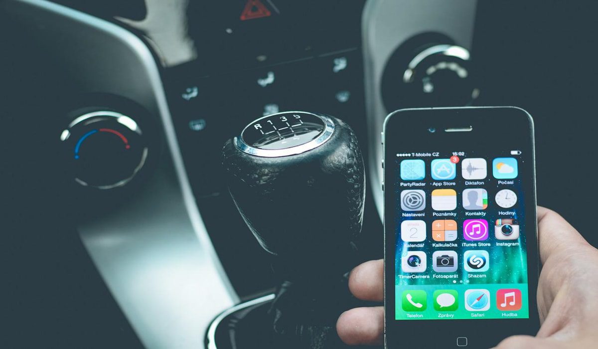 Τέλος το κινητό στο αυτοκίνητο – Έρχονται ειδικές κάμερες για οδηγούς