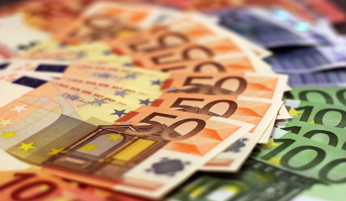 “Σταδιακή κατάργηση των μετρητών”: Η ΕΕ ζητά αυστηρό όριο