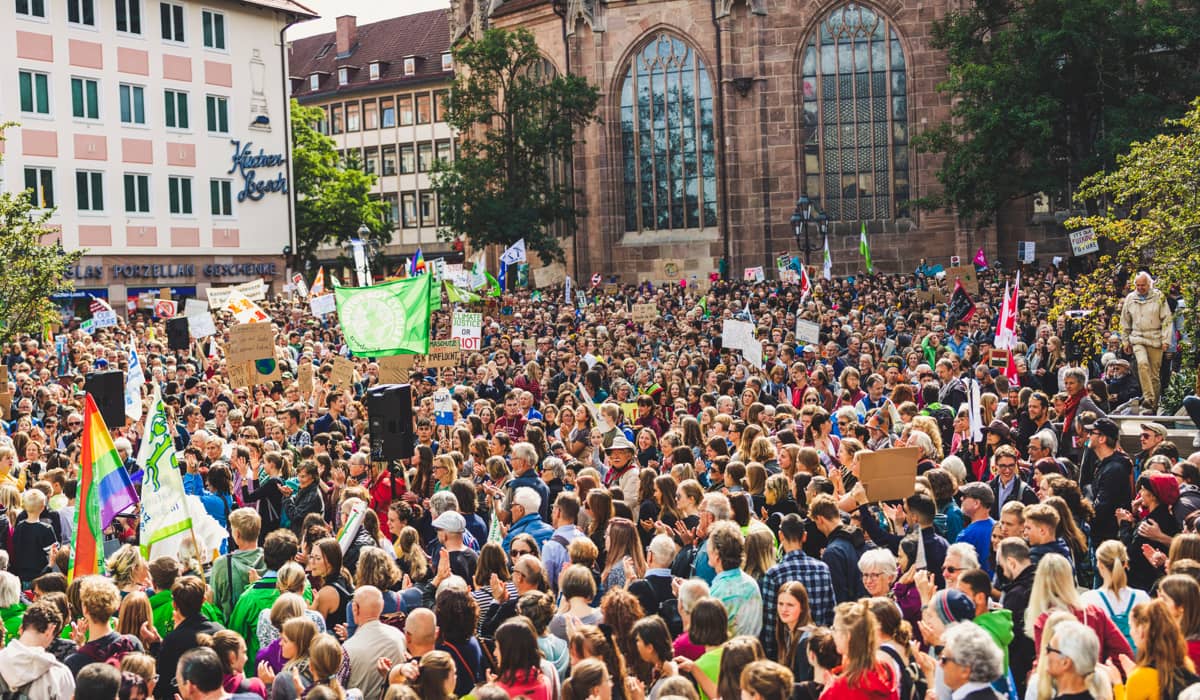 Διαδήλωση στη Νυρεμβέργη: Η ζωή είναι πολύ ακριβή!