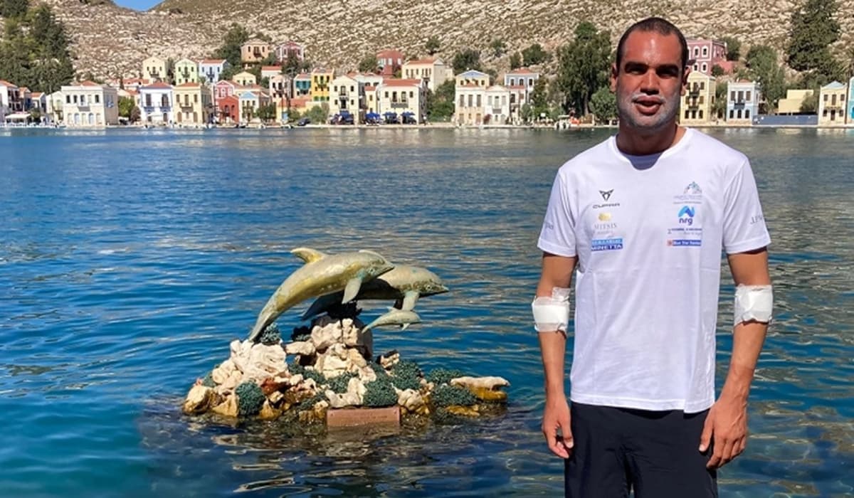 Έλληνας κολύμπησε Ρόδο-Καστελόριζο σε 64 ώρες χωρίς διακοπή!