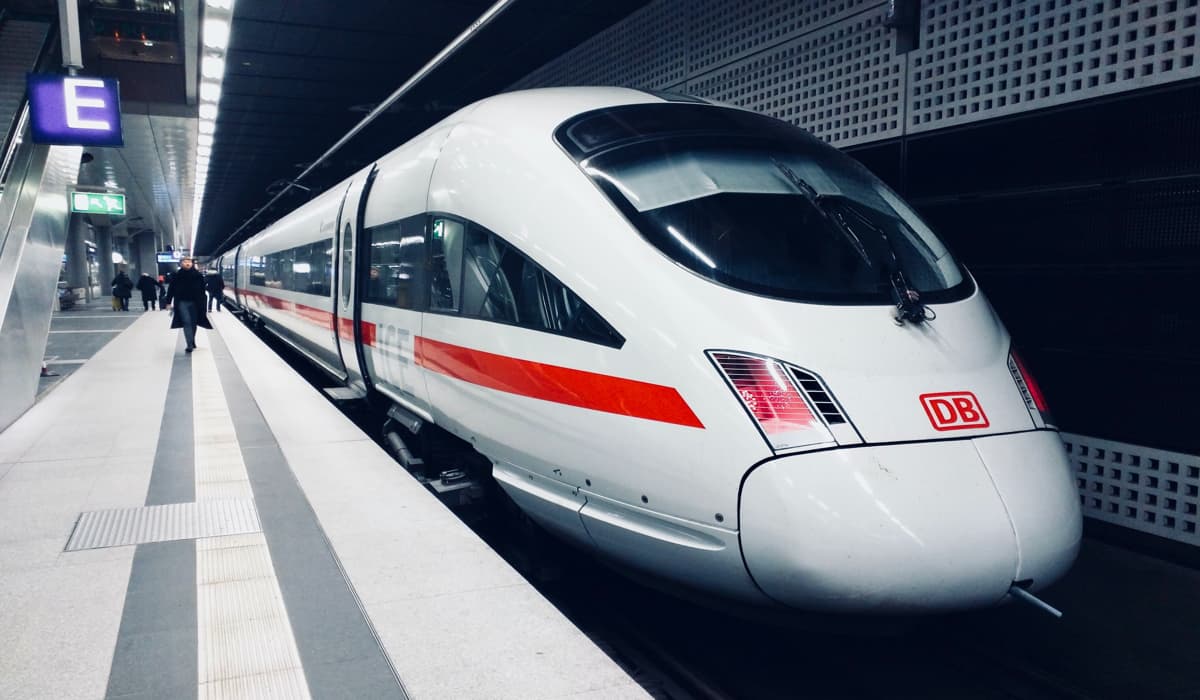 Γερμανία: 250 ταξιδιώτες εγκλωβίστηκαν σε τρένα ICE
