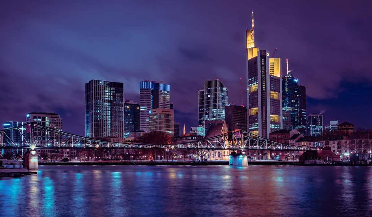 DW – Γερμανία: Πως επωφελούμαστε από τις πιο σκοτεινές πόλεις;