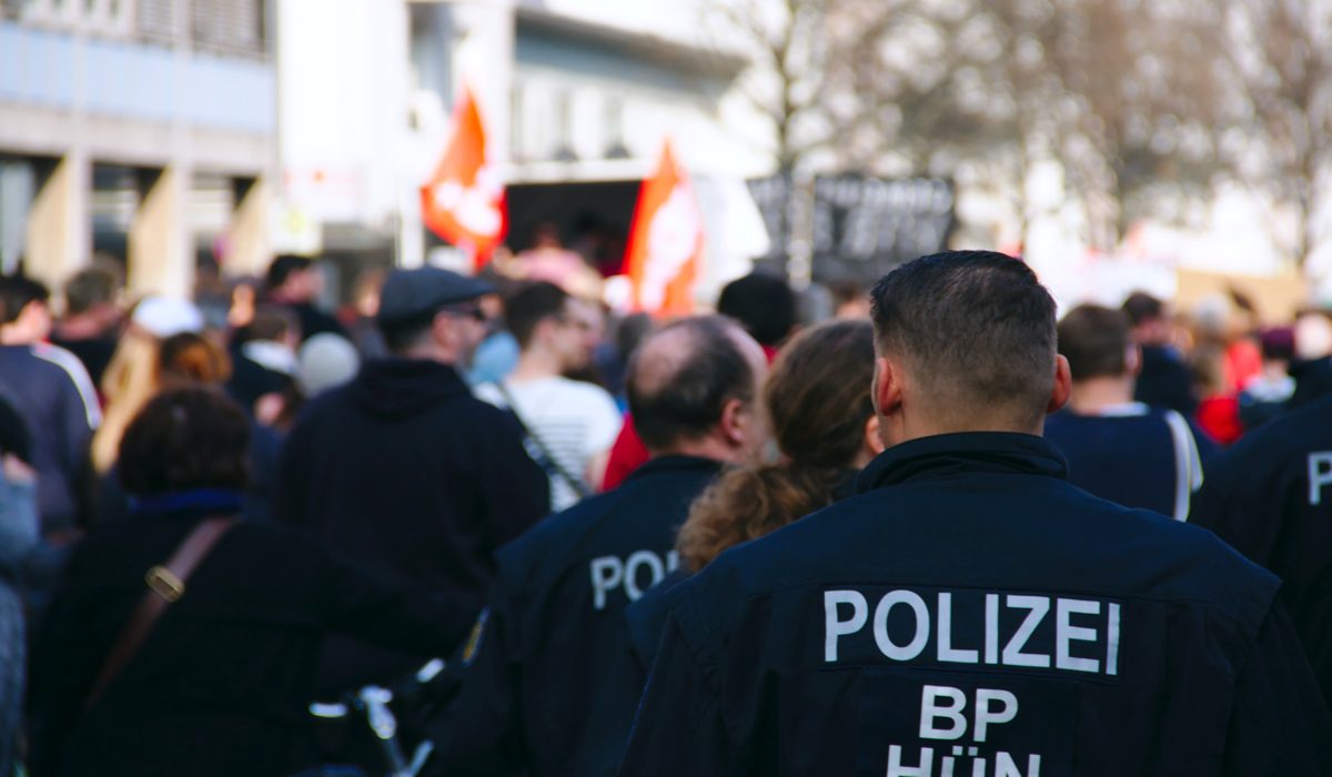 Γερμανία: 3 τραυματίες από επίθεση αγνώστων σε διαδηλωτές