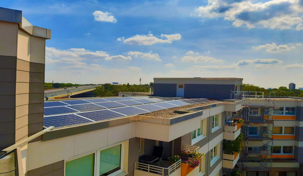 Βερολίνο: Ηλιακούς συλλέκτες μπαλκονιού χρηματοδοτεί η κυβερνηση