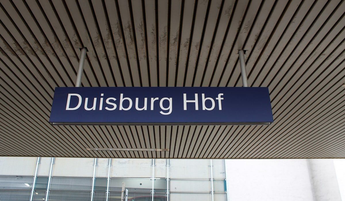Η αστυνομία εκκενώνει τον κεντρικό σταθμό του Ντούισμπουργκ