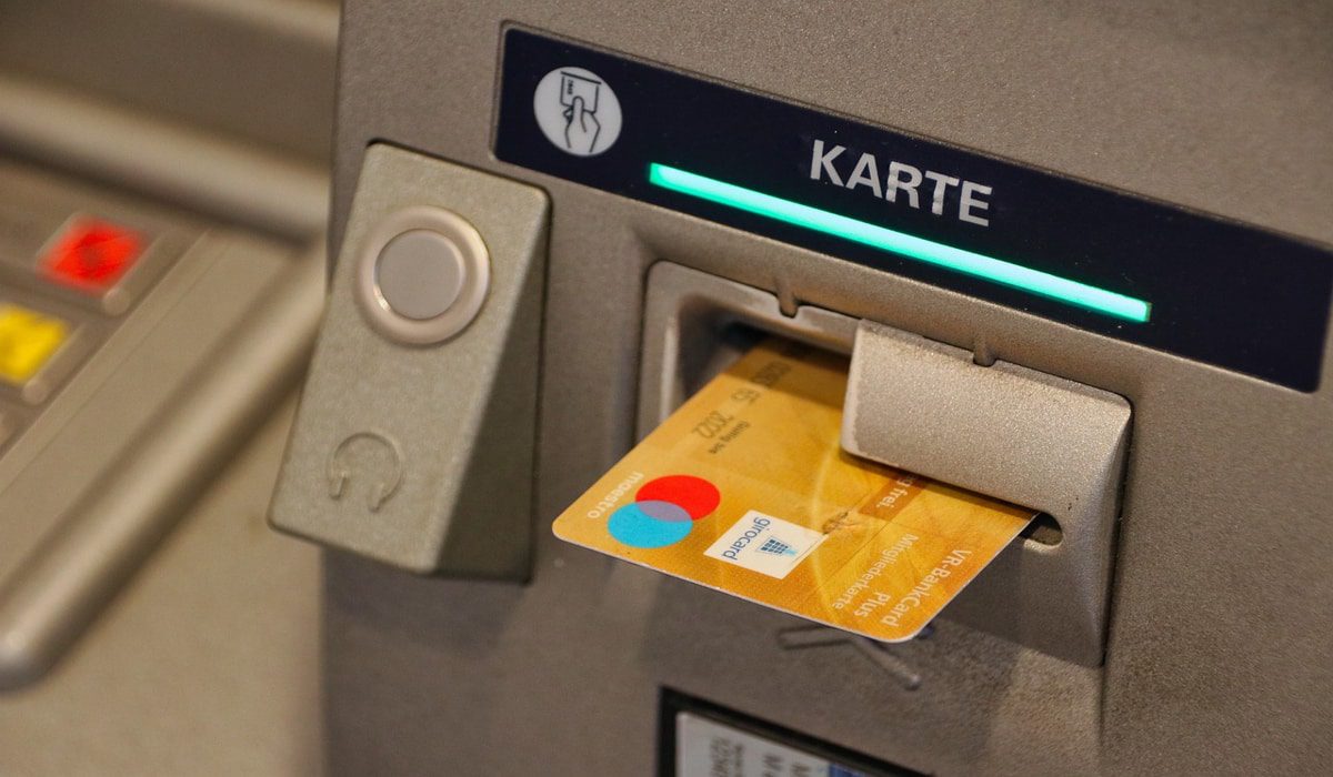 Σοβαρές τραπεζικές αλλαγές στη Γερμανία: Τέλος τα νυχτερινά ATM;