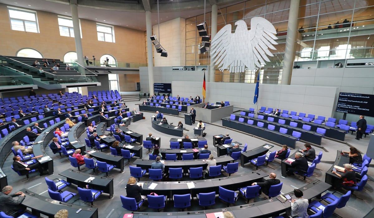Γερμανία: Ηλικία ψήφου, πόσιμο νερό και υποχρεωτική εγγραφή