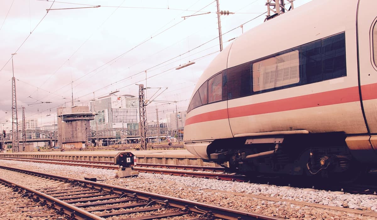 Γερμανία: Τον πάτησε τρένο και η αστυνομία του σώζει τη ζωή