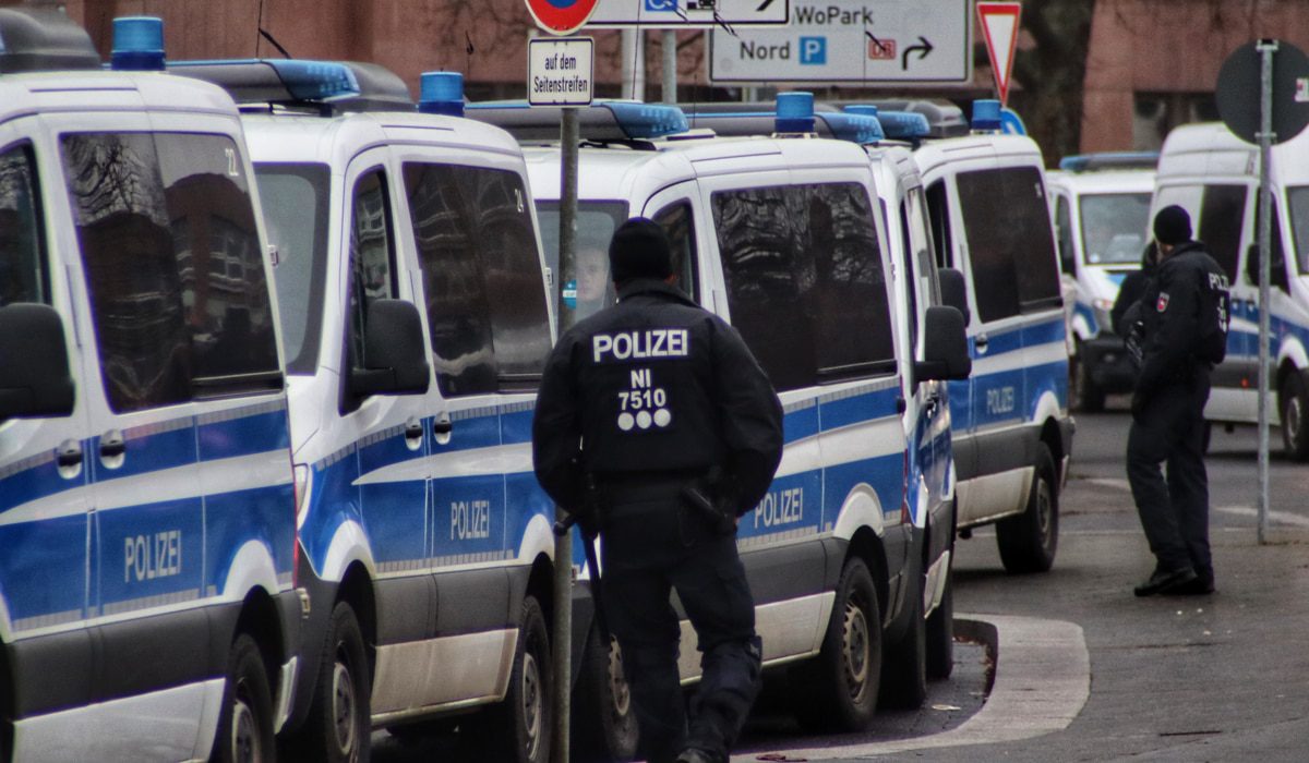 Μεγάλη αστυνομική επιχείρηση σε περιοχή Ρομά στη Γερμανία