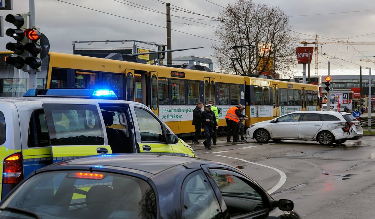 Γερμανία: Αυτοκίνητο συγκρούεται με λεωφορείο – 13 τραυματίες