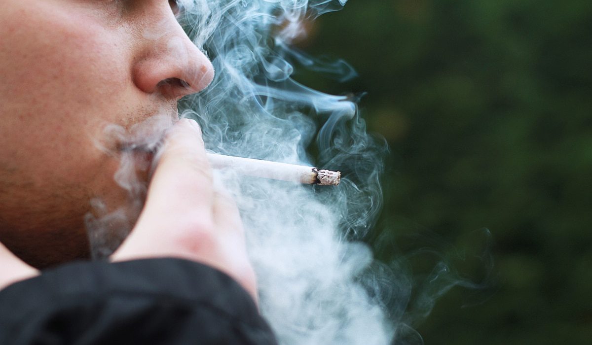 Περισσότεροι νέοι στη Γερμανία καταφεύγουν στο τσιγάρο