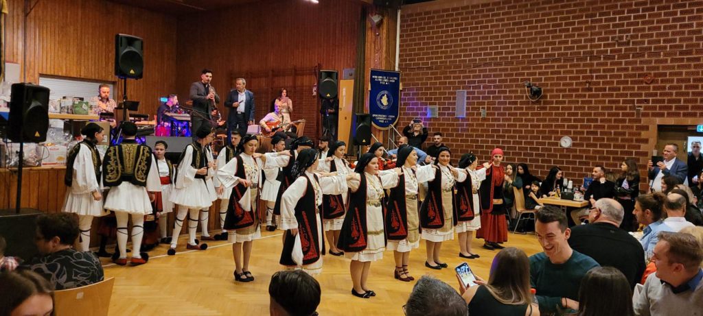 Χριστουγεννιάτικη Χοροεσπερίδα Ηπειρώτικου Συλλόγου Λούντβιγκσχαφεν