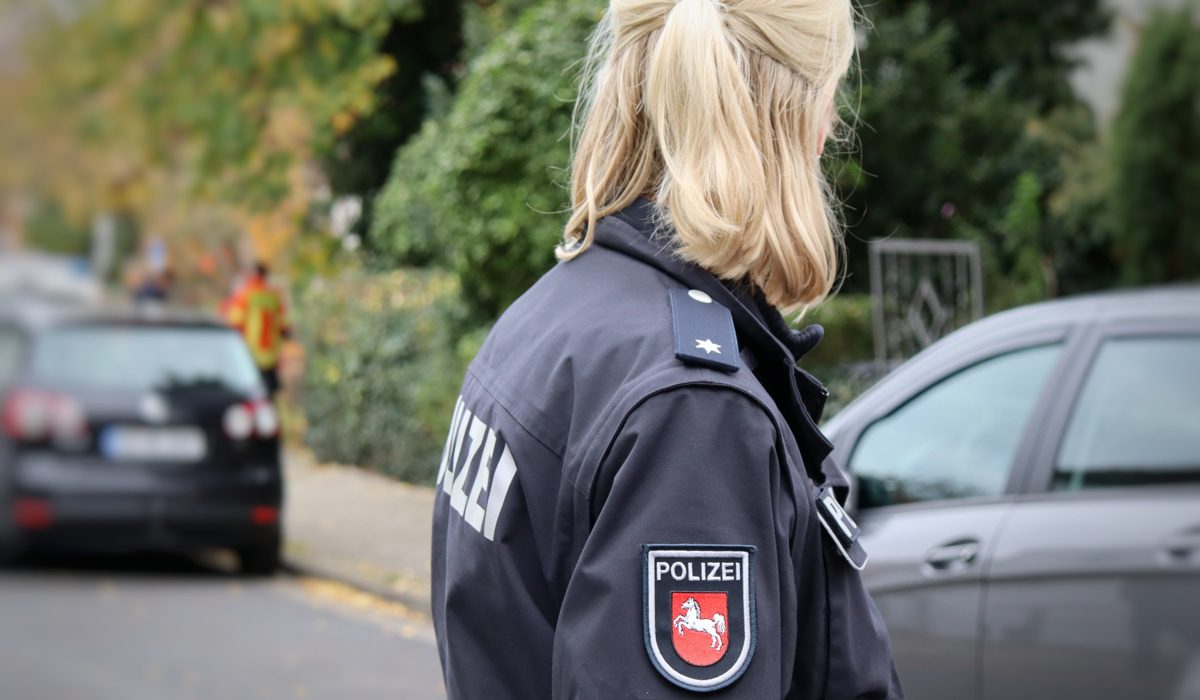 Γερμανία: 16χρονο κορίτσι κλωτσάει και τραυματίζει αστυνομικό!