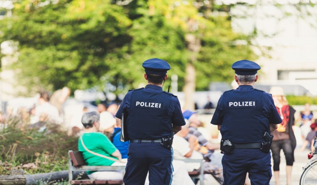 Γερμανία: Το διαδίκτυο γελάει με την αντίδραση των αστυνομικών της Κολωνίας