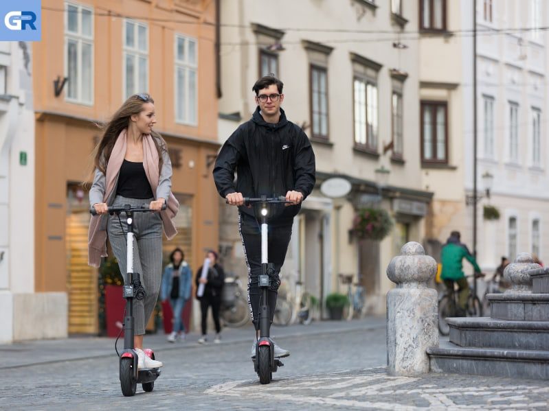 Η Γερμανία θέλει να περιορίσει τις ταχύτητες στα e-scooter