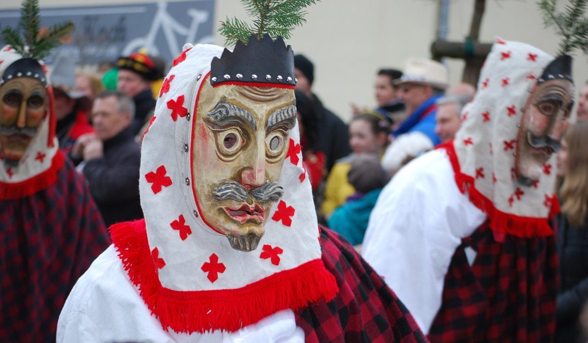 Με Πούτιν, Σολτς και Μασκ οι εορτασμοί του καρναβαλιού της NRW