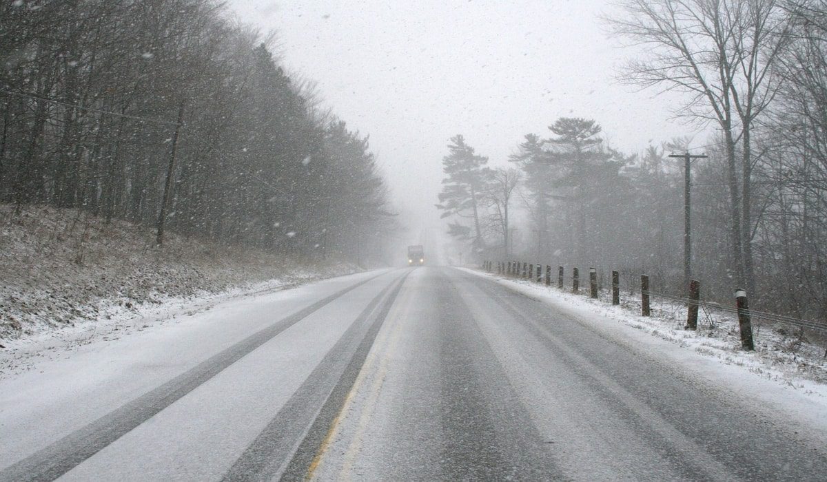 Χάος προκλήθηκε από την επέλαση του χιονιά στη Γερμανία