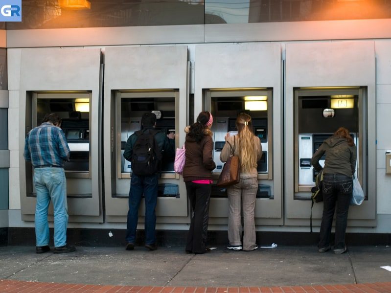 Ιρλανδία: Τα ATM τράπεζας άρχισαν ξαφνικά να μοιράζουν χρήματα