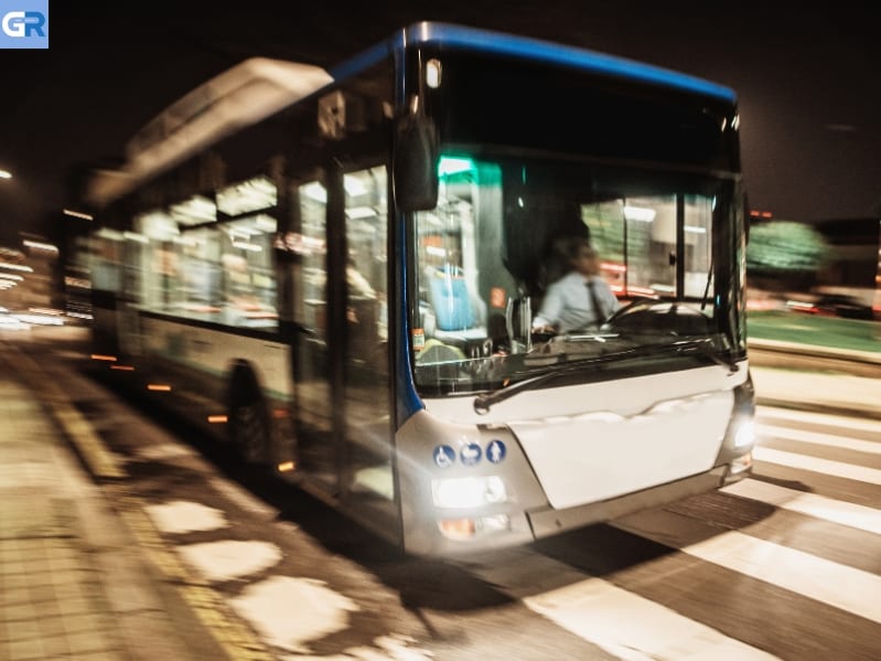 0.40€ λιγότερα: Οδηγός λεωφορείου αφήνει 14χρονη στο σκοτάδι