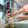 Αυστηρότεροι κανόνες για το πόσιμο νερό τίθενται σε ισχύ Αυστηρότεροι κανόνες για το πόσιμο νερό τίθενται σε ισχύ