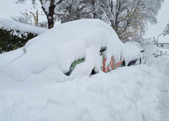 Θαμμένη στο χιόνι η Νορβηγία: Σκάβουν για να μπουν στα σπίτια