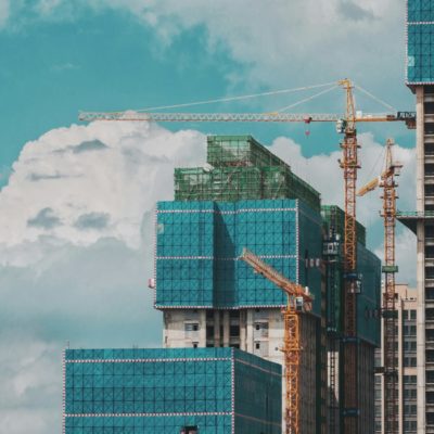 Γερανός έπεσε πάνω σε δύο πολυκατοικίες στο Μόναχο χωρίς τραυματίες