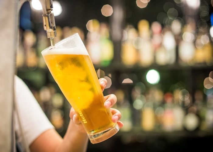 Ζυθοποιία στη Γερμανία μοιράζει 4.000 λίτρα δωρεάν μπύρας το ΣΚ