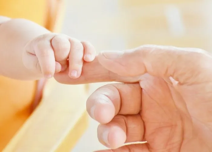 Πότε θα εφαρμοστεί η άδεια πατρότητας με αποδοχές στη Γερμανία;