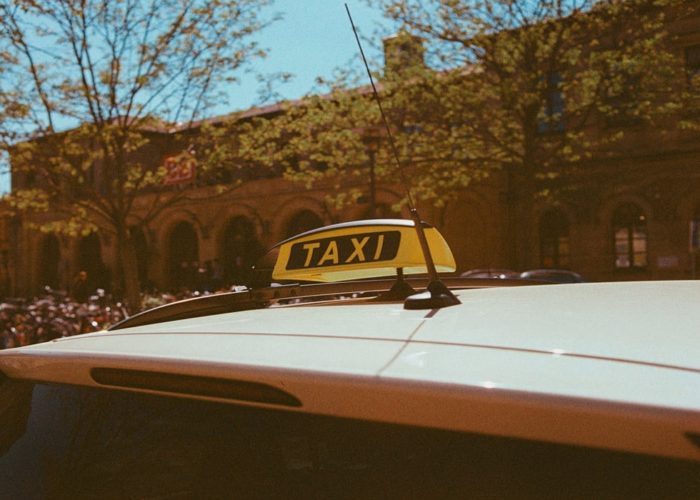 Γιατί μία γερμανική πόλη θέλει να σταματήσει να εκδίδει άδειες ταξί;