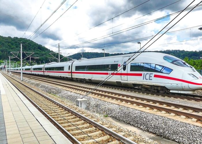 Deutsche Bahn: Έρχονται «κουπέ για αγκαλιές» στα τρένα της Γερμανίας;
